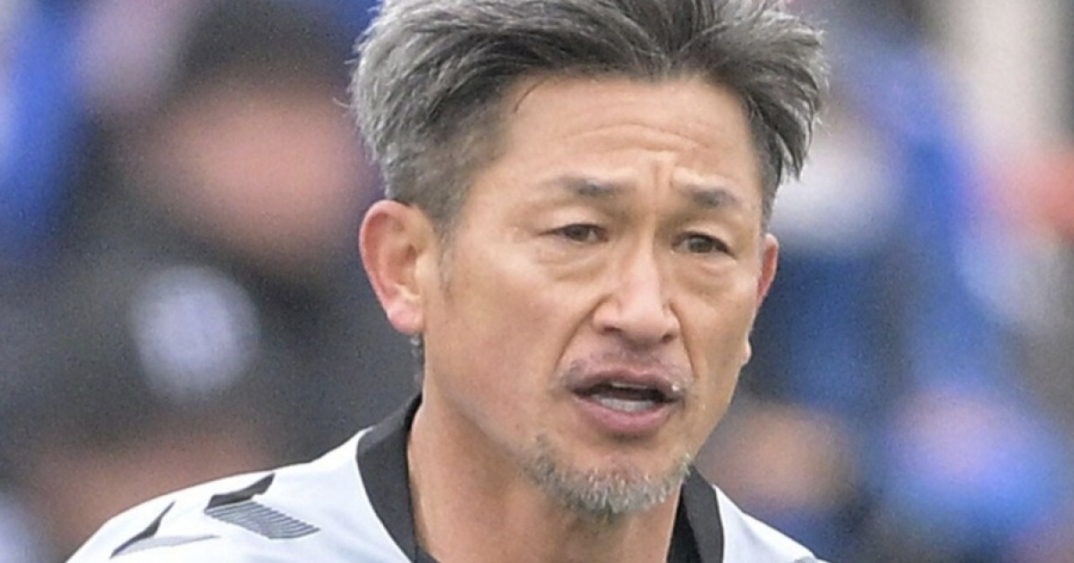 "탐욕스럽다" 끝내 일본에서 '60세' 환갑 축구선수 본다...젊은이 기회를 뺏는 59세 미우라, 계약 연장 가능성 시사