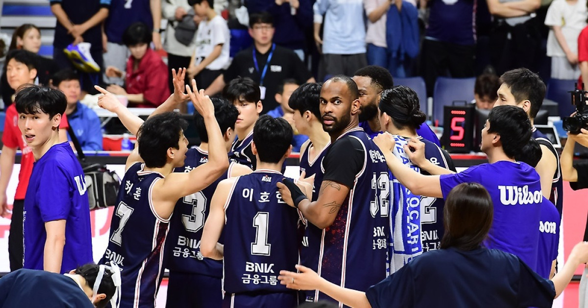 KBL 30년 새 역사 썼다, 6위 KCC, 2위 정관장 꺾고 챔프전 진출…2년 전 '5위→우승' 도장깨기 재현하나