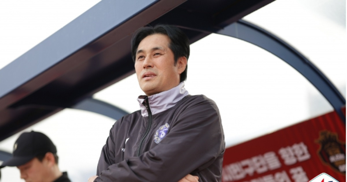 에이스의 퇴장, 뼈아픈 패배…‘회복’ 강조한 안양 유병훈 감독 “다시 일어나 FC서울전 집중할 것” [MK현장]