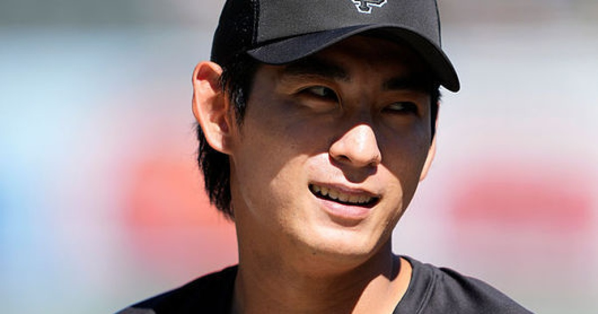 "이런 건 배운 적 없었다" 이정후 깜짝 고백, 천재 본능 일깨운 '한국식 예절' 문화…류현진 옛 동료는 바닥에 엎드렸다