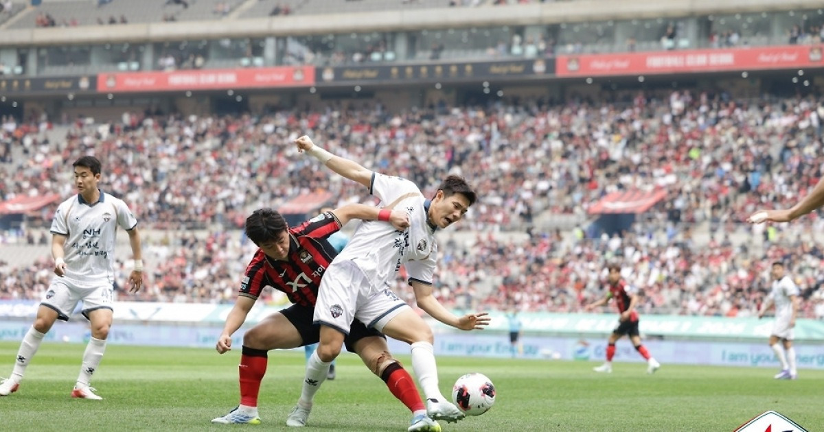 '김인균 결승골' 김천, 선두 서울에 3-2 재역전승…시즌 첫 연승(종합)