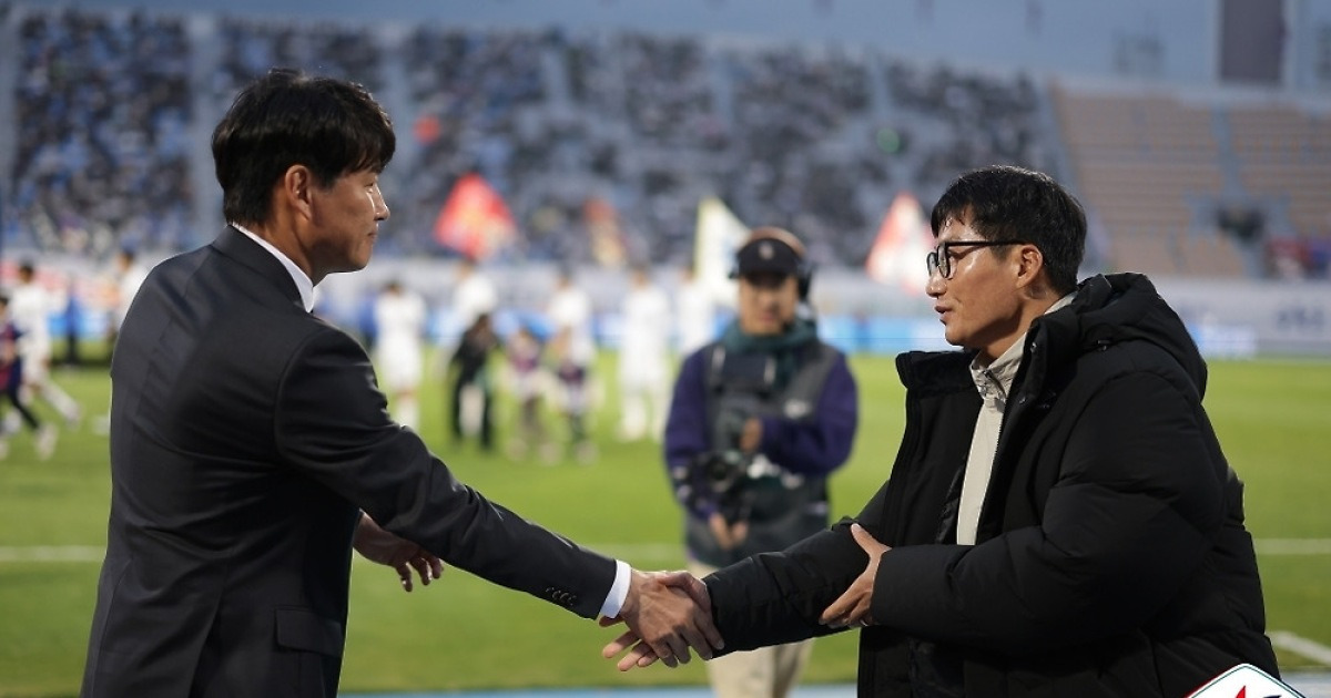 '수원 더비'서 친정 울린 수원FC 박건하 감독 "미묘한 감정"