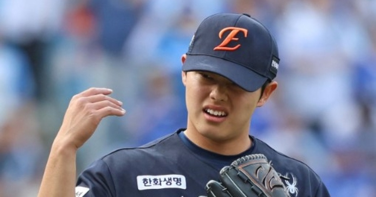 [공식] 문동주, 병원 2곳서 ‘어깨 수술’ 소견…‘류현진 수술한’ 美조브클리닉 판독 기다려