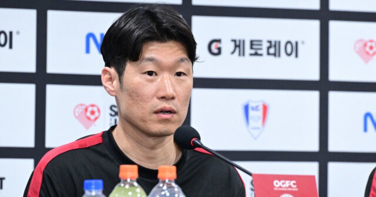 언제나 진지 모드 박지성… "(수원 레전드는) 저와 많은 관계가 있는 선수"에 피식 웃음 [곽경훈의 현장]