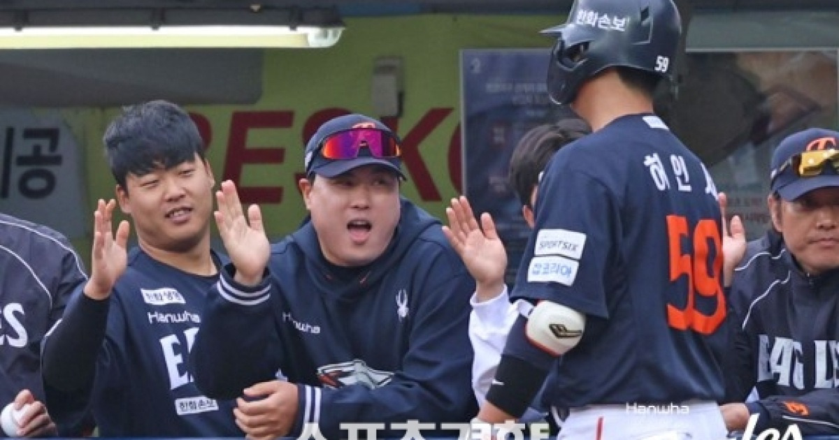 3경기 4홈런, 걸리면 넘어간다···홈런으로 이겨낸 경쟁, 한화 허인서 괴물포수로 성장하나