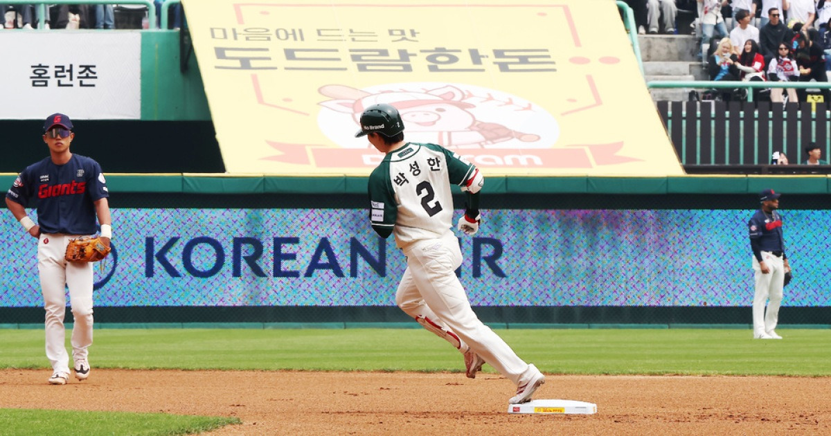 SSG 랜더스 박성한, 22경기 연속 안타…월간 MVP ‘정조준’