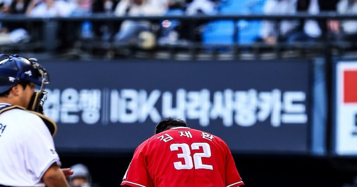 두산 팬들은 아직 화가 안 풀렸을까… 김재환 삼진-아웃에 환호, 서로를 바라보는 복잡한 심정