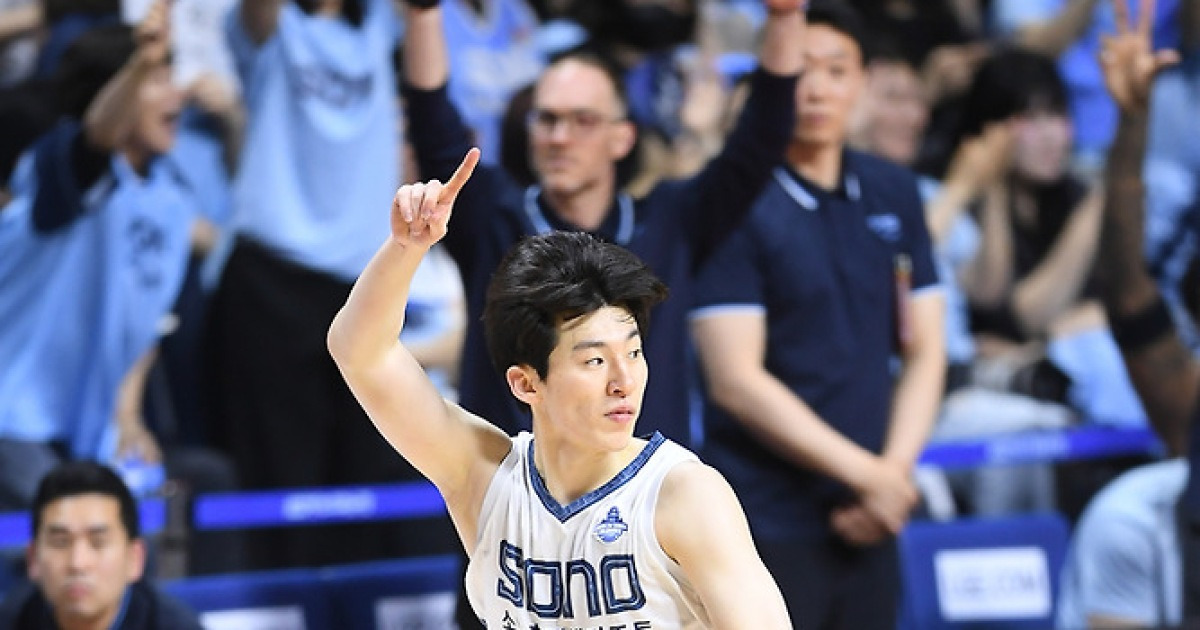 ‘이정현 결승 자유투’ 소노, KCC 접전 끝 81-80 제압…3패 후 반격 1승→승부는 고양으로 [SS사직in]
