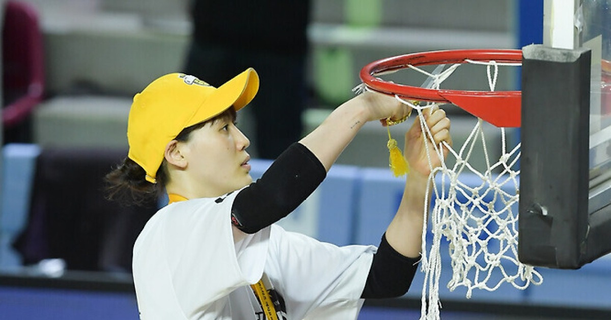‘강이슬 이적-조수아·이채은·이윤미·김민정 잔류’ WKBL, FA 1차 협상 결과 공개