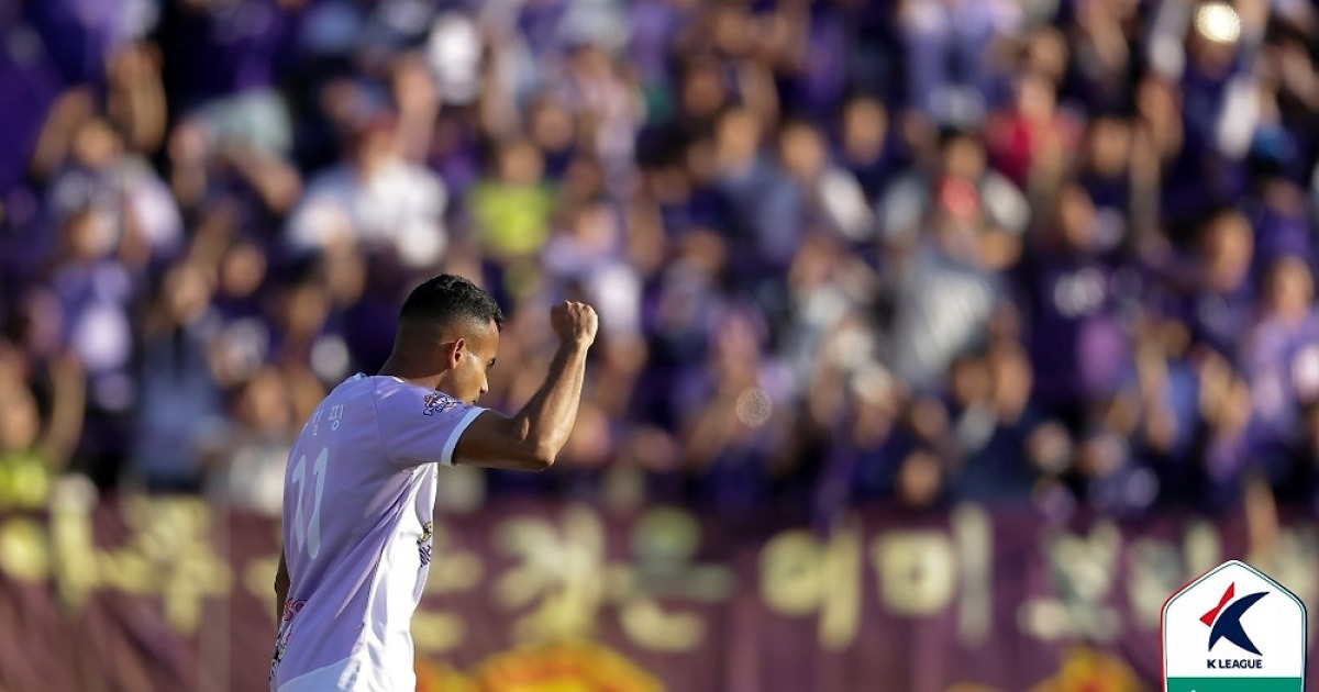 ‘아일톤 선제골’ 안양, 전북과 1-1 무승부…5번째 맞대결 끝에 전북 상대 귀중한 승점