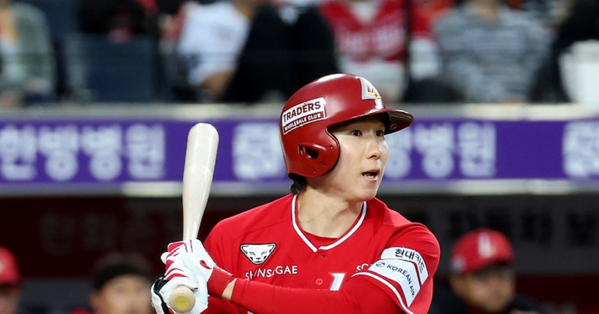 '22경기 연속 안타' SSG 박성한, 개인 첫 월간 MVP 수상