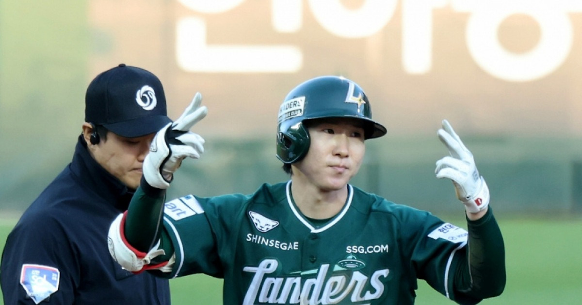'개막 22G 연속 안타' KBO 새 역사 박성한, 김도영 제치고 3~4월 월간 MVP 등극