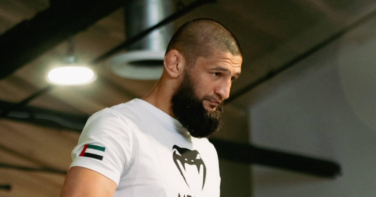 “심판에 항복 당했다” UFC 챔피언 벨트 도둑맞았다 ‘주장’…치마예프 첫 패 바라본 사루키안