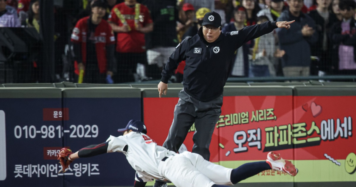 '다이빙 캐치 시도→오른팔에 타구 강타' 롯데 박승욱 타박상→3회 손호영 교체…"확인 차 병원 검진 예정" [부산 라이브]