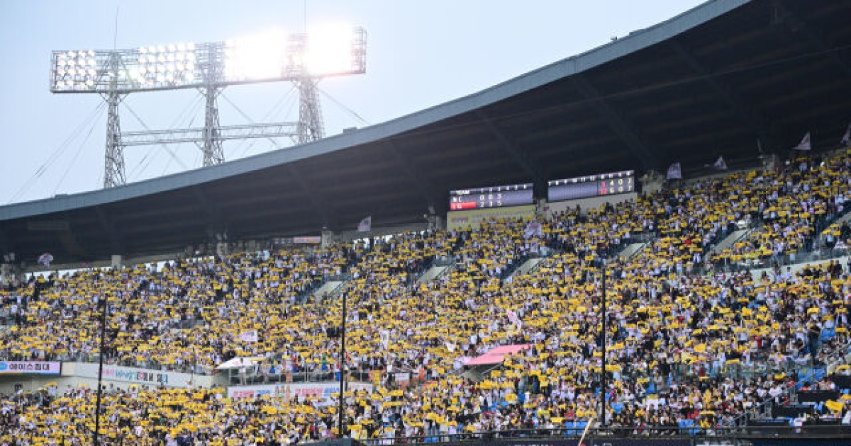 '와, 매진-매진' 삼성-LG전, 평일 또또 23750석 다 팔렸다…시작 65분 전 완판, LG 홈 19번째 매진 [MD잠실]