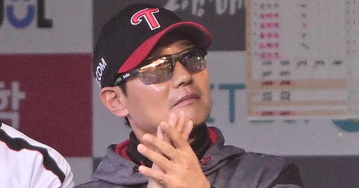 염경엽 감독 “손주영 첫 세이브 축하..주장 박해민이 공수서 승리 이끌어”