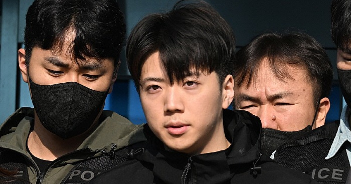 2026년 5월 장윤기 검찰 송치 당시 경찰 호송 장면