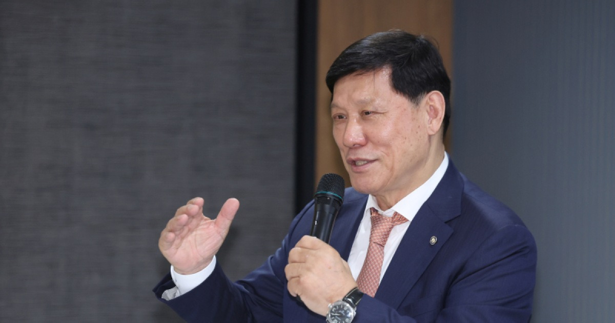 [SMSA] "한국에선 프로 스포츠를 하면 안 된다"...허구연 총재는 왜 정계 인사들에게 물음표를 안겼을까