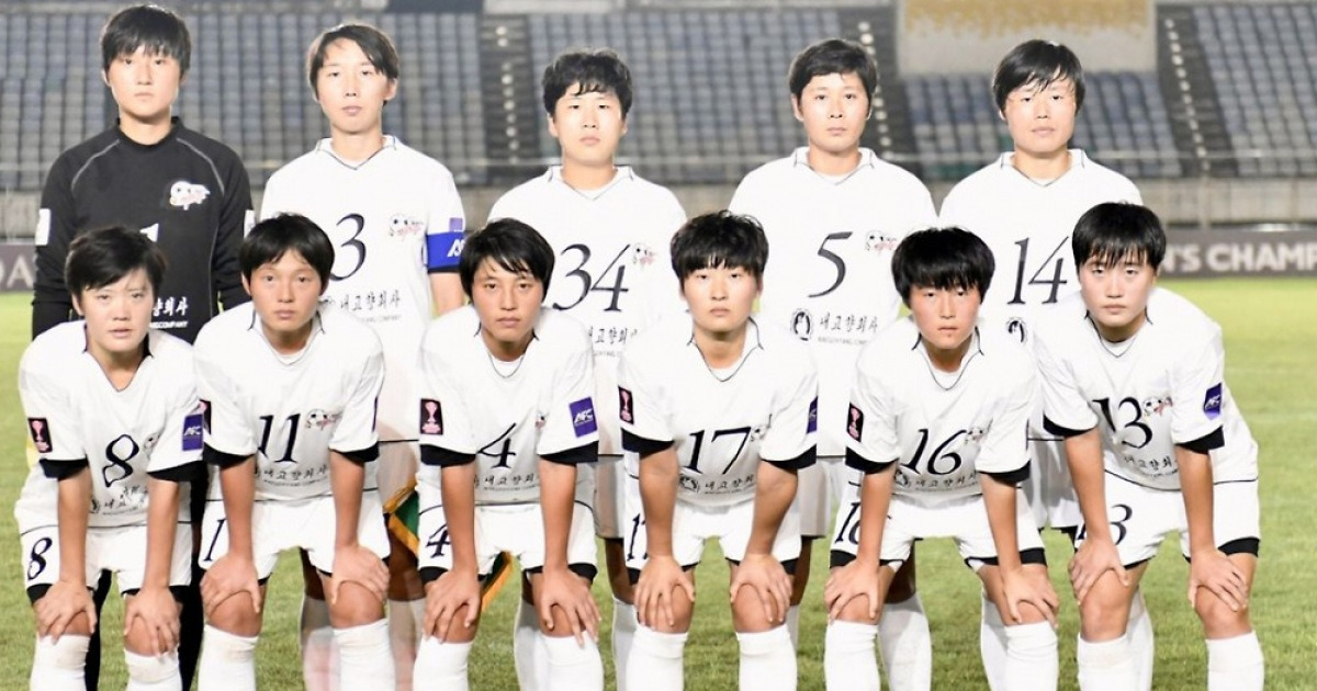 남북 친선전 아닌 '정식 대회'인데... 뜬금없는 '北 응원'에 황당한 축구계