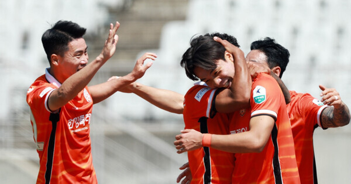 5경기 무패 화성FC, 1위 부산아이파크와 격돌…상대 전적 균형 깰까