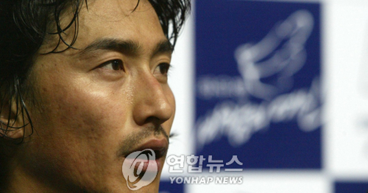 안정환 "수원 삼성에서 은퇴하려 했는데…해트트릭 하고도 부상 중인 2군 선수 기용, 안 떠나겠나?"→이정효 감독 앞에서 고백