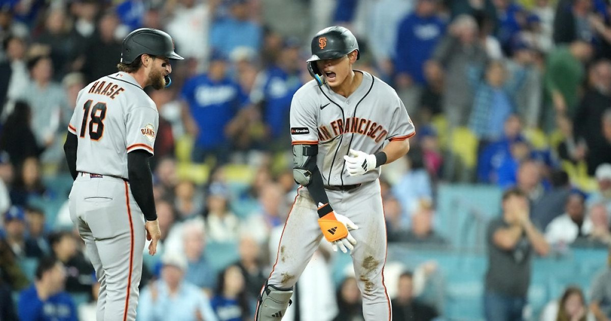 '와' 이정후, MLB 첫 '인사이드 더 파크 홈런'…다저스 무너트렸다 (종합)