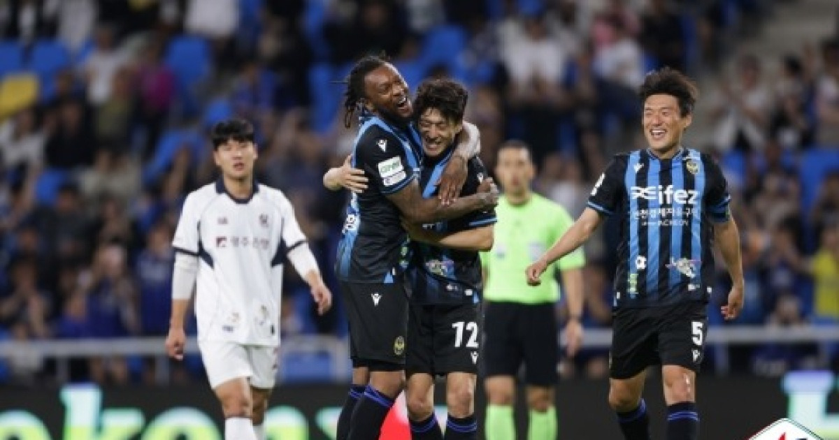 '연속골에 PK까지' 인천, 광주 4-0 대파...5위 점프·광주는 13경기 무승
