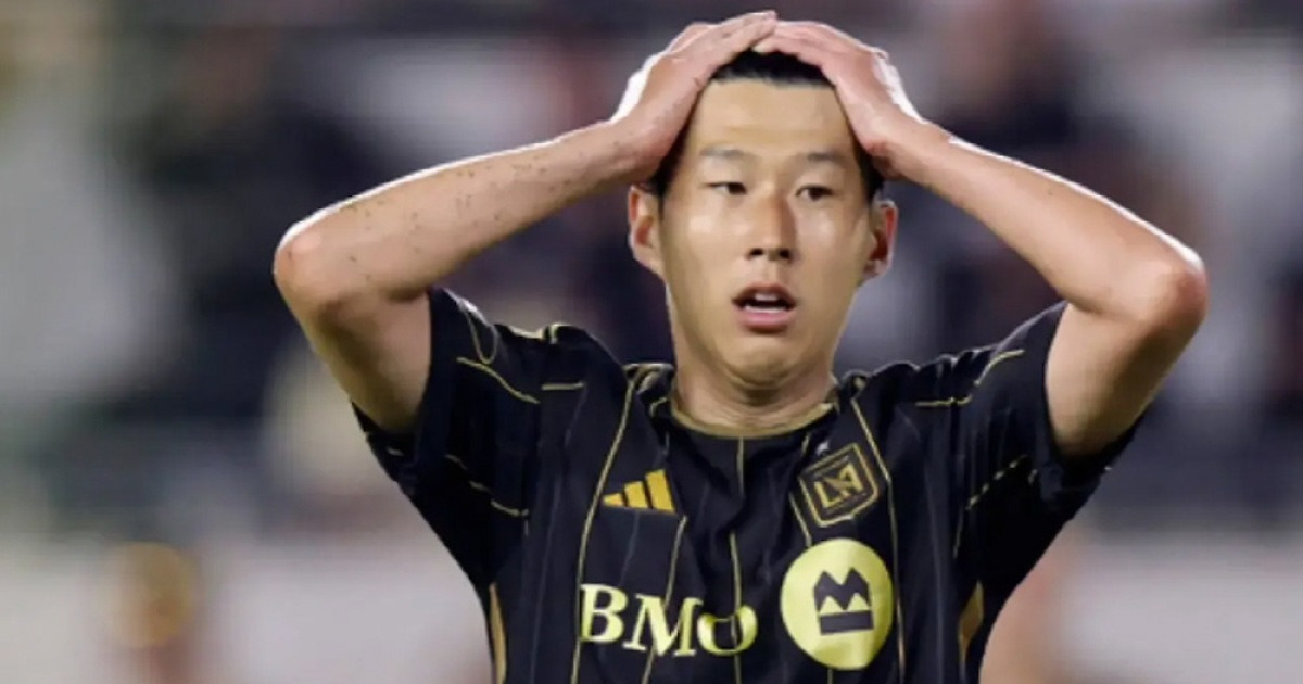 손흥민 끝내 분노 폭발...리그 9호 도움에도 LAFC, 내슈빌에 2-3 참패 '공식전 4연패'→"감독 경질해라" 여론 분노[MLS 리뷰]