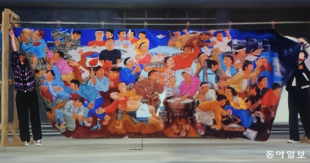 백골단에 불탄 77m ‘민주화 걸개그림’ AI로 되살려