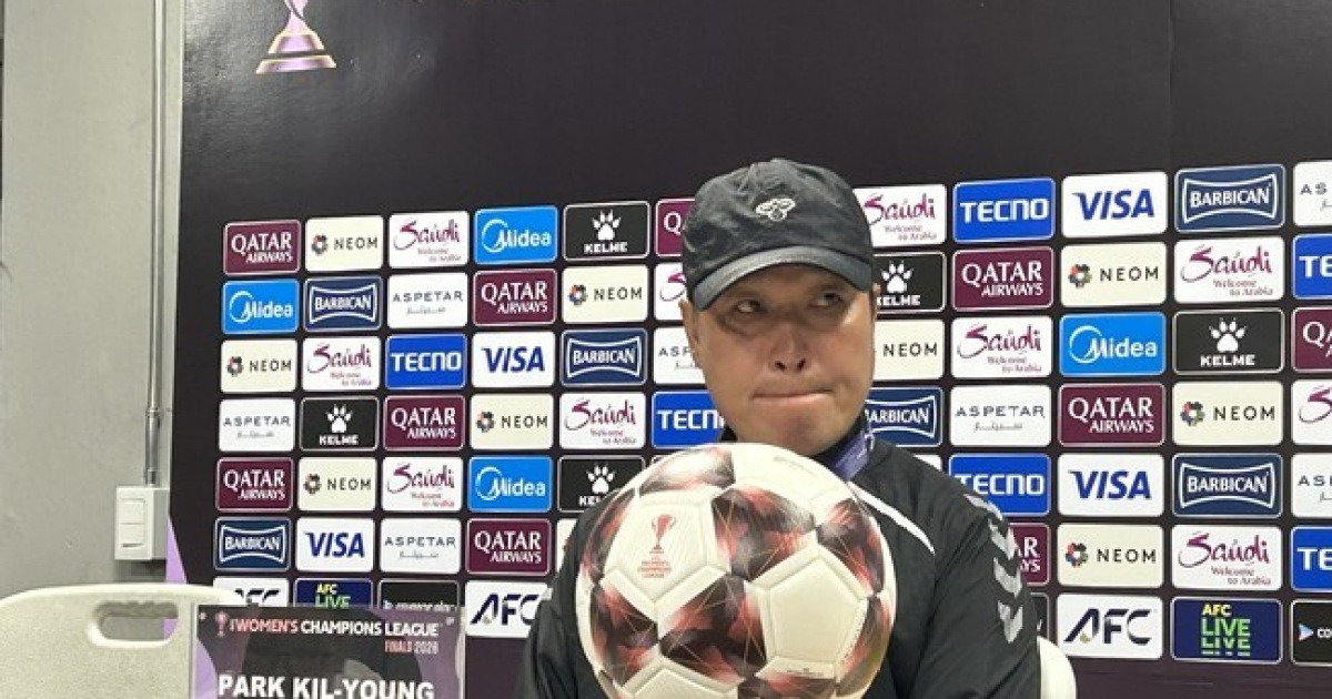 [AWCL  기자회견] "우리 홈인데 내고향 응원이! 정말 속상했다"...북한 팀에 패하고 눈물 흘린 수원FC 위민 박길영 감독