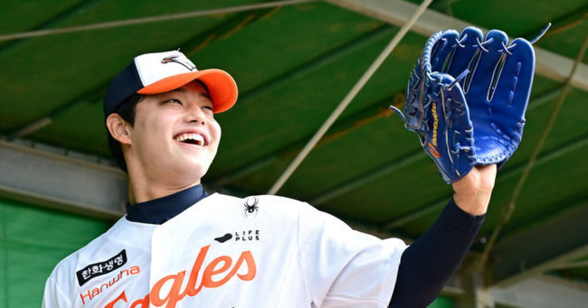 "큰 꿈을 꾸는 문동주, 아직 어리다...회복할 시간 충분" 어깨수술 받은 에이스, 달감독은 끝까지 격려했다 [오!쎈 대전]