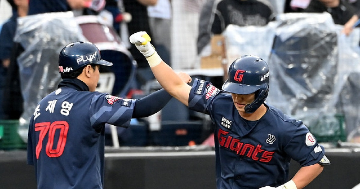 롯데, 한화전 두 판 다 이겼다! 8-2 완승 → 이제 빠따도 무섭다. 현도훈은 감격의 첫 홀드! [대전 현장]