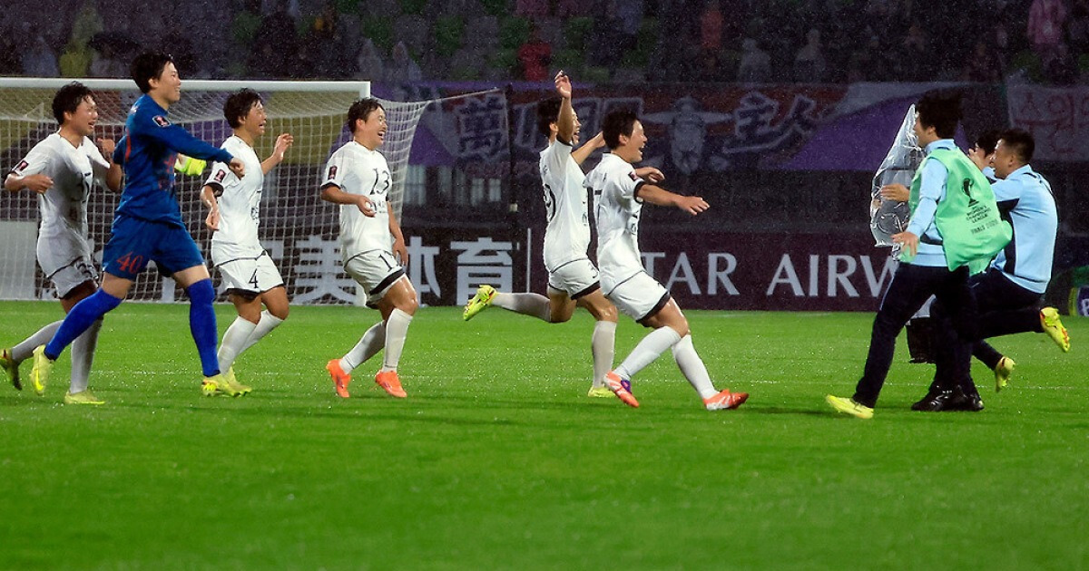 폭우 뚫은 남북 여자축구 맞대결… “누가 이겨도 좋다”