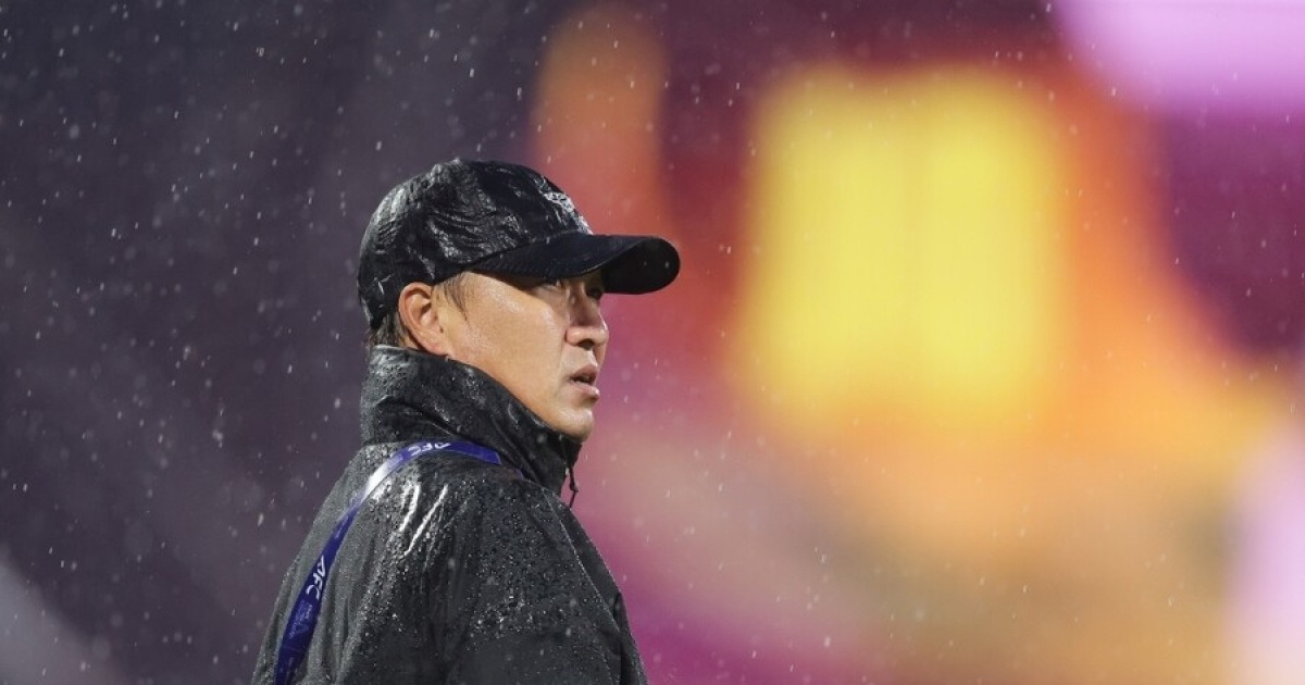 여긴 대한민국 수원입니다..."경기 내내 속상했다" 숙소 잃고, 응원까지 뺏긴 수원FC 위민 박길영 감독 '울먹 울먹'