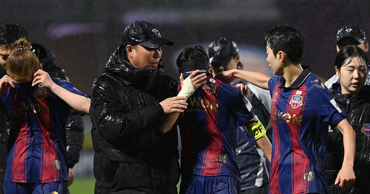 "내고향"만 외친 응원 함성…수원FC위민 대못 박았나→박길영 감독 눈물의 기자회견 "속상하기도 하고 그랬다" [현장인터뷰]