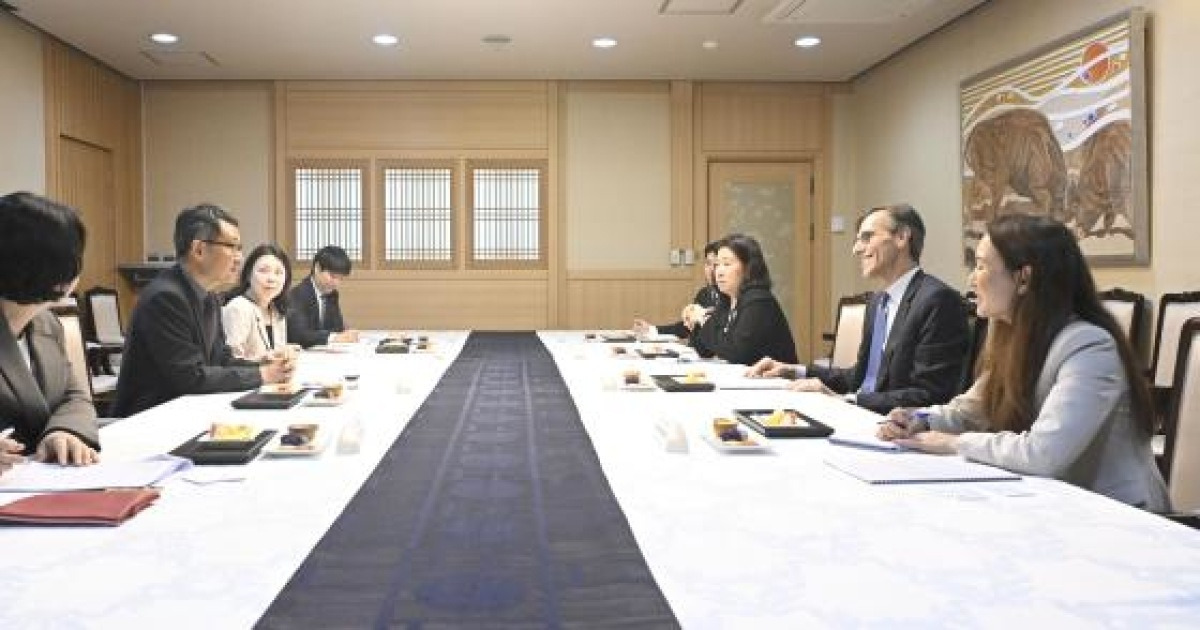 EBRD 수석부총재 만난 허장 차관 "AI 허브 설립위해 협력 강화"