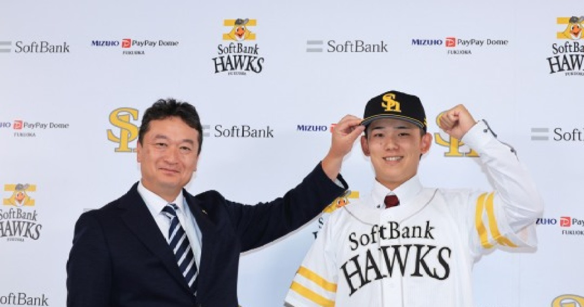 '등번호 없는 한국 유니폼 입었던 투수' 고바야시, WBC 평가전 호투 발판으로 소프트뱅크 입단