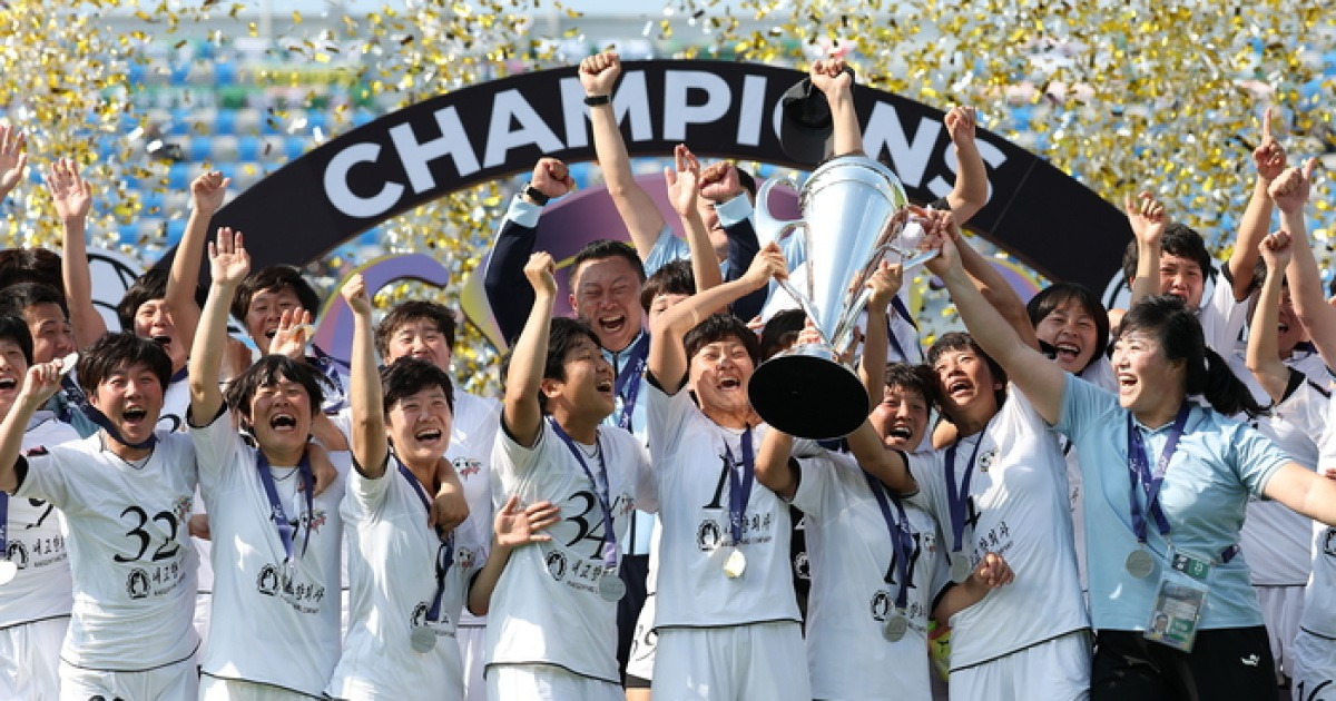 역시 강한 북한 여자 축구…내고향축구단, 도쿄 베르디 잡고 아시아 정상 등극 상금 15억원 확보