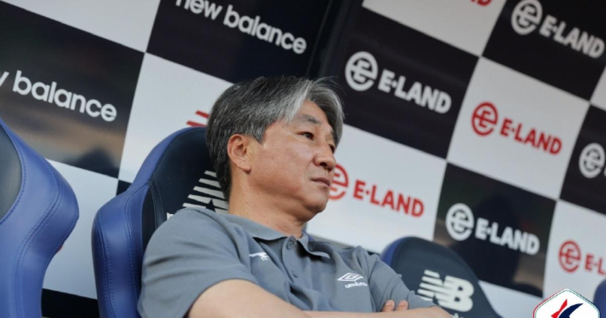 '졌잘싸' 전경준 감독 "이른 시간 퇴장으로 어려운 경기했다"[현장 기자회견]