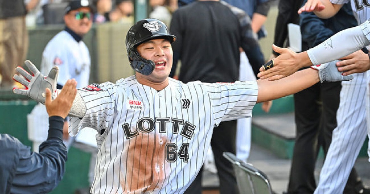 사직 무라카미가 떴다! 선발 데뷔전 김동현, 펜스 직격 2루타→2타점 3루타 폭발 [오!쎈 부산]