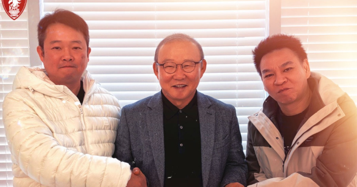 ‘베트남 영웅’ 박항서, 라이벌 태국 축구단 감독으로