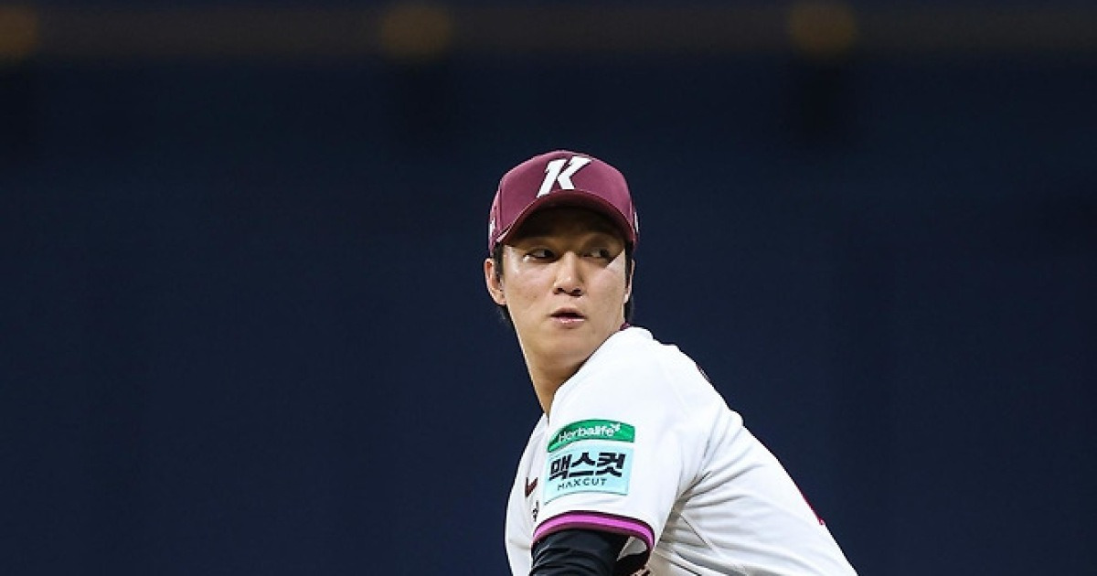 ‘최고 시속 159km’ 안우진, KIA전 4이닝 무실점 호투했지만..손가락 물집으로 조기 교체