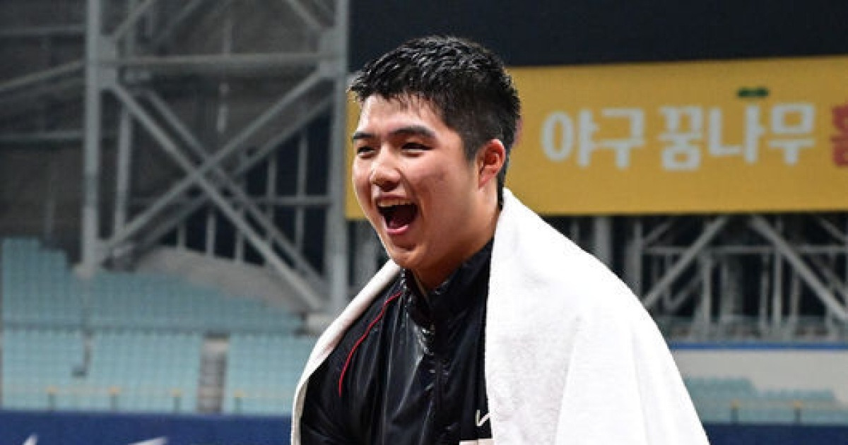 'KIA 최초 역사 썼다' 4연승 이끈 막내의 완벽투…이범호 감독 "실력으로 데뷔 첫 승 따냈다" [오!쎈 고척]