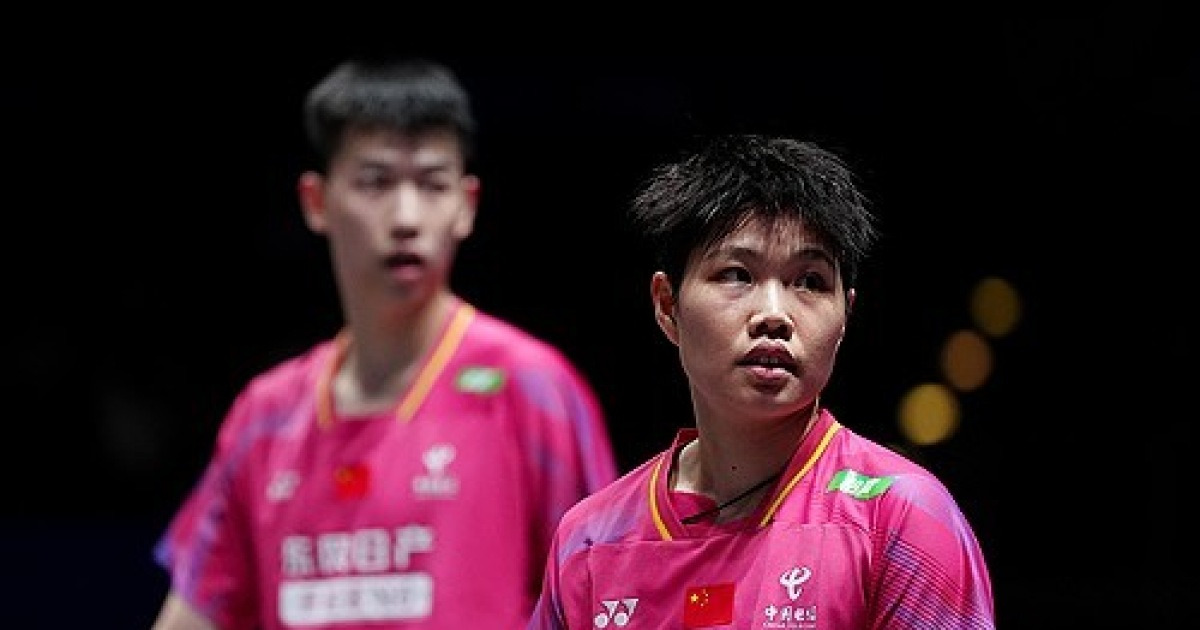 '세계 1위' 中 배드민턴 1회전서 와르르 무너졌다…혼복 황동핑-펑얀저, 급조된 말레이시아 조에 0-2 완패→올해 들어 비틀비틀