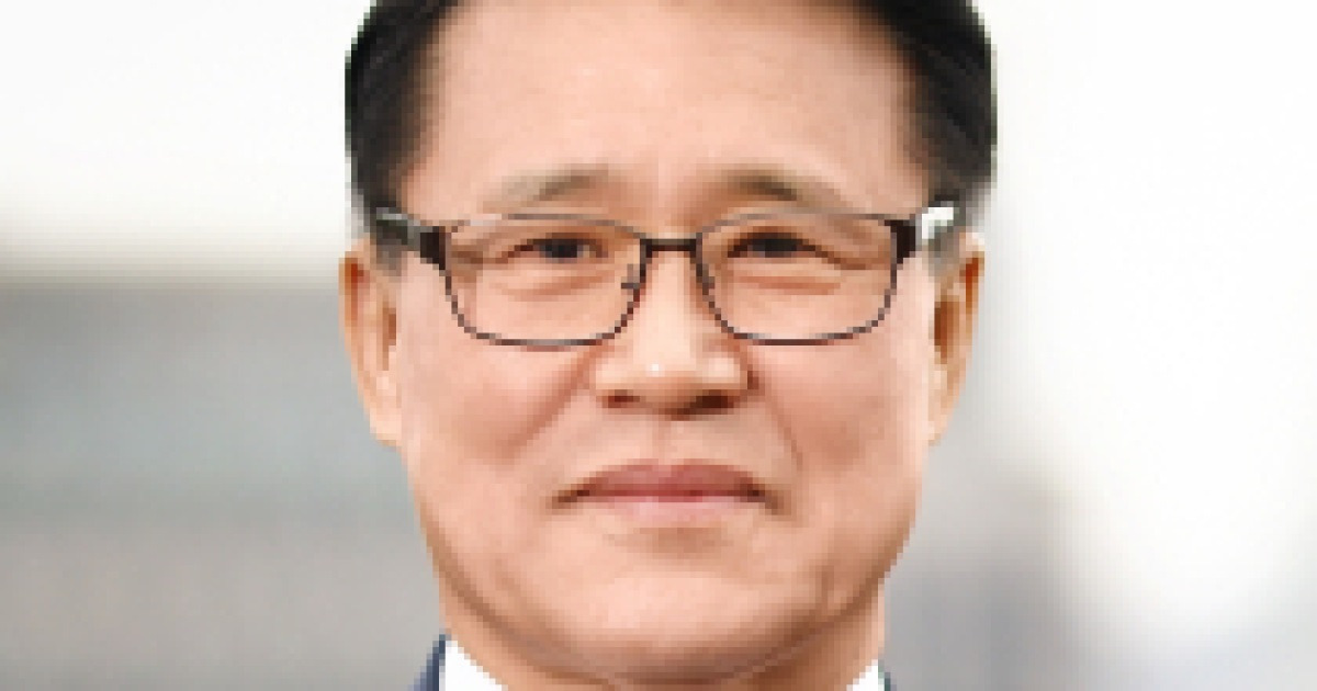 [시론] ‘AI 환상’ 경고한 노벨 경제학자의 제언