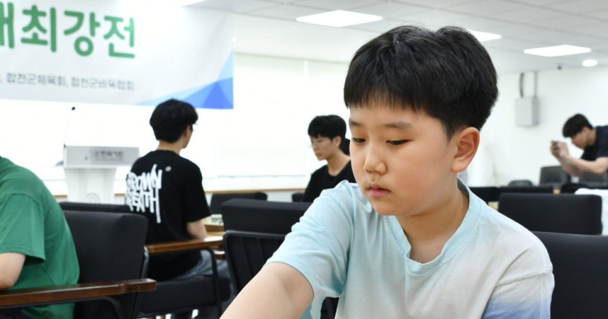 ‘천재 바둑 소년’ 유하준, 프로 데뷔전 승리…하찬석국수배 본선 진출