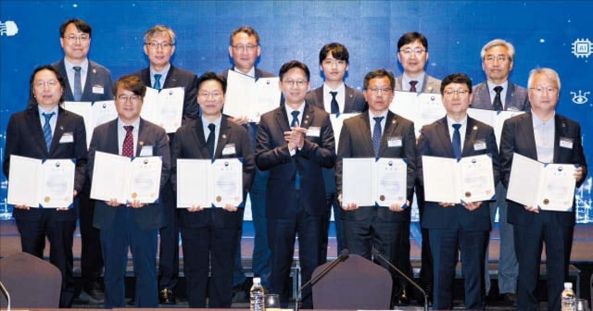 科技 ‘대표선수’ 12명 위촉… AI 활용해 난제 해결 도전