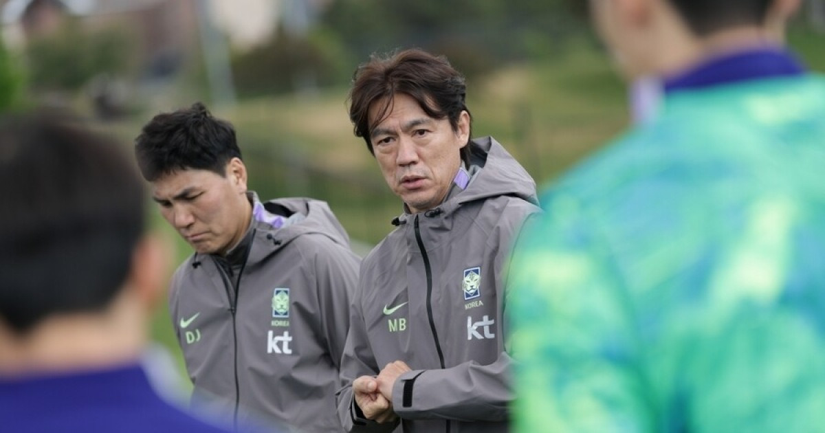 '韓 월드컵 영웅이 다시 구한다' 홍명보 감독 향한 외신 기대감…"클린스만부터 시작된 혼란, 끝내야 할 것"