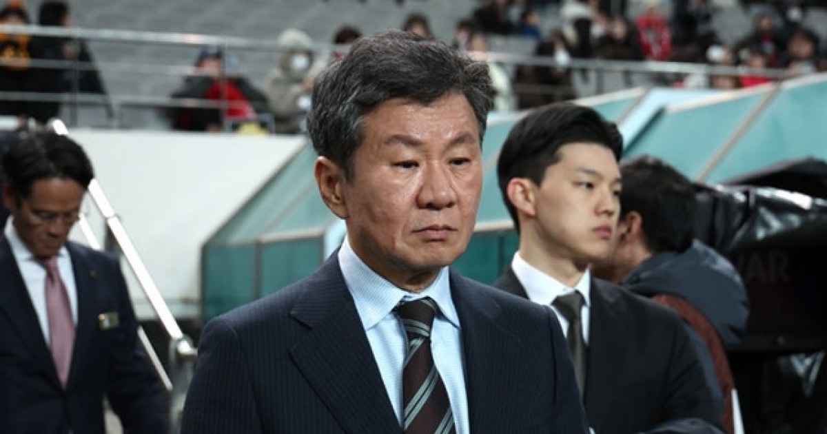 외신도 주목한 정몽규 회장의 '깜짝 사퇴'... "비판 인정, 임기 3년 남기고 물러난다"