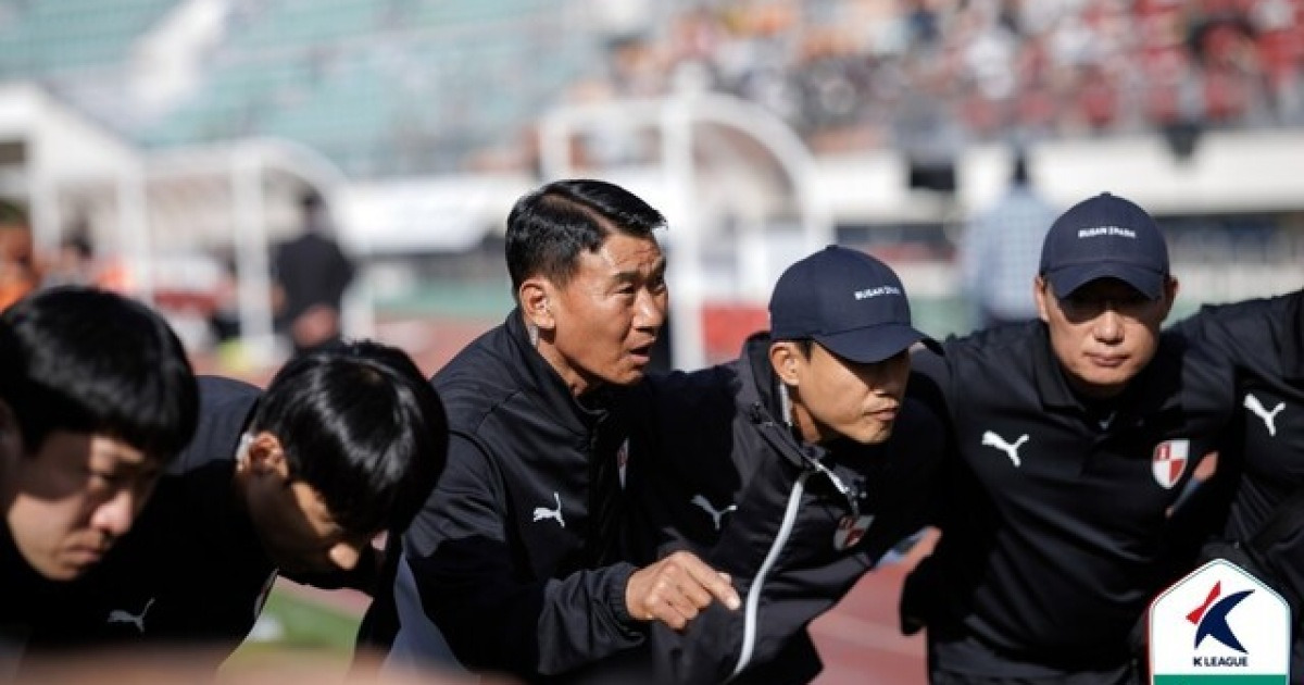 [BE.현장] 파주전 4-1 대승… 조성환 부산 감독이 가장 먼저 떠올린 이름, "故 송상헌 군이 함께 만들어낸 승리"